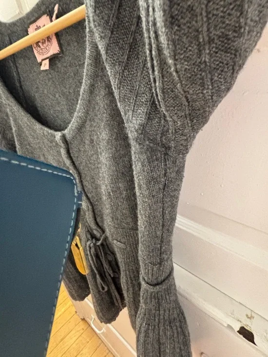 Juicy Couture Gray Cashmere Wool Peplum Short Sleeve Scoop Neck with Pink Label - Picture 3 of 7